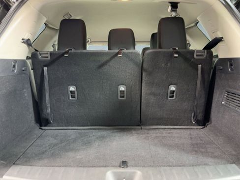 Used 2025 Nissan Pathfinder SV image 35