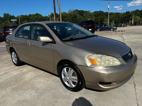 Used 2005 Toyota Corolla LE FWD image 1