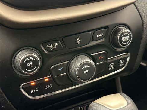 Used 2016 Jeep Cherokee Latitude image 24