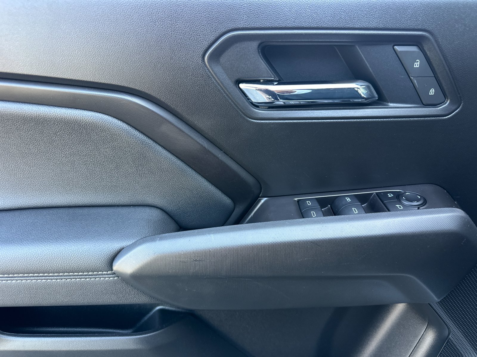 New 2025 Chevrolet Colorado LT w/ LT Convenience Package RWD image 11