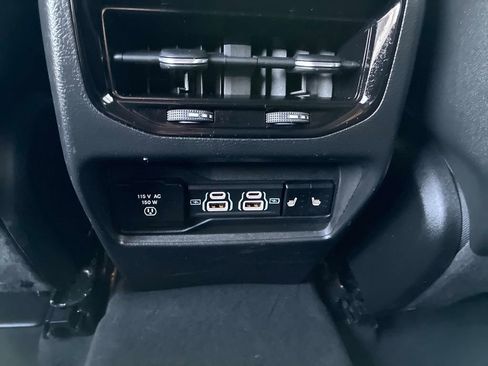 Used 2023 Jeep Grand Cherokee Limited image 16