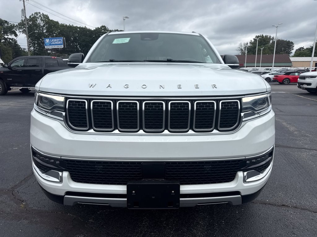 Used 2024 Jeep Wagoneer L Series II w/ Flexible Seating Group AWD/4WD image 3