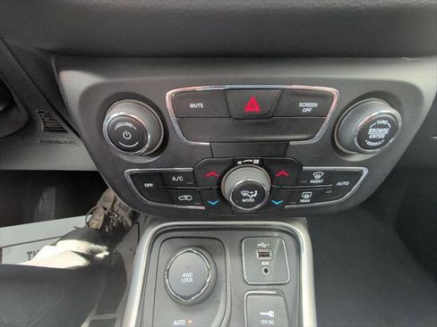 Certified 2020 Jeep Compass Latitude w/ Cold Weather Group AWD/4WD image 22