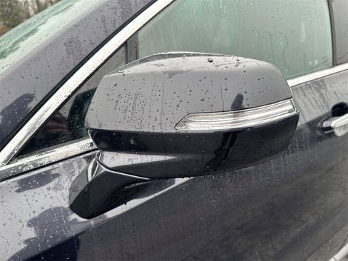 Used 2023 Cadillac XT4 Premium Luxury image 11