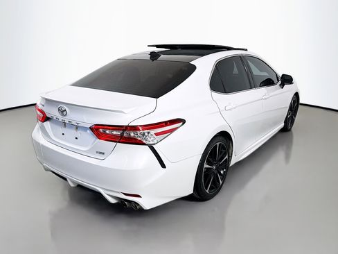 Used 2020 Toyota Camry XSE image 7