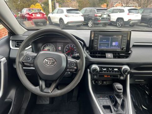 Used 2021 Toyota RAV4 LE image 17