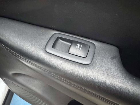 Used 2019 Jeep Grand Cherokee Laredo w/ Security & Convenience Group image 33