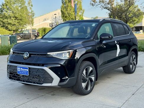 New 2025 Volkswagen Taos SE image 4