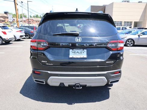 Used 2025 Honda Pilot Touring image 6
