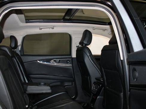 Used 2021 Lincoln Nautilus Reserve image 12