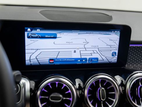 Used 2024 Mercedes-Benz GLB 250 4MATIC w/ Exclusive Package image 29