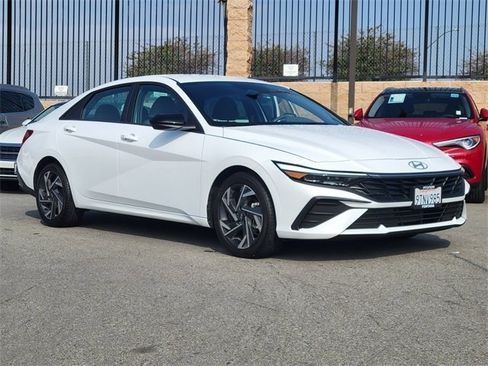 Certified 2025 Hyundai Elantra Sport image 29