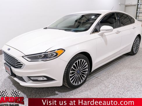 Used 2017 Ford Fusion SE image 2