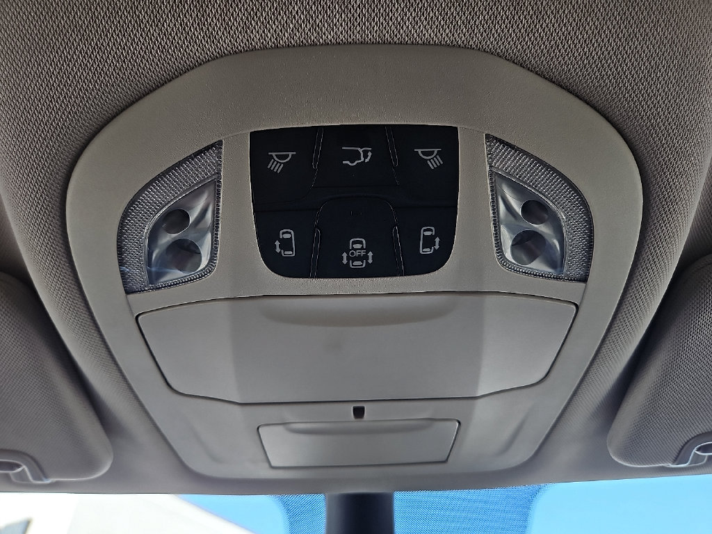 Used 2024 Chrysler Pacifica Touring-L FWD image 28