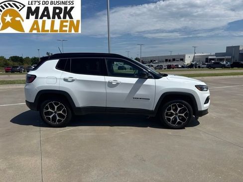 Used 2025 Jeep Compass Limited AWD/4WD image 6
