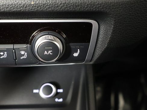 Used 2025 Audi Q3 2.0T Premium image 47