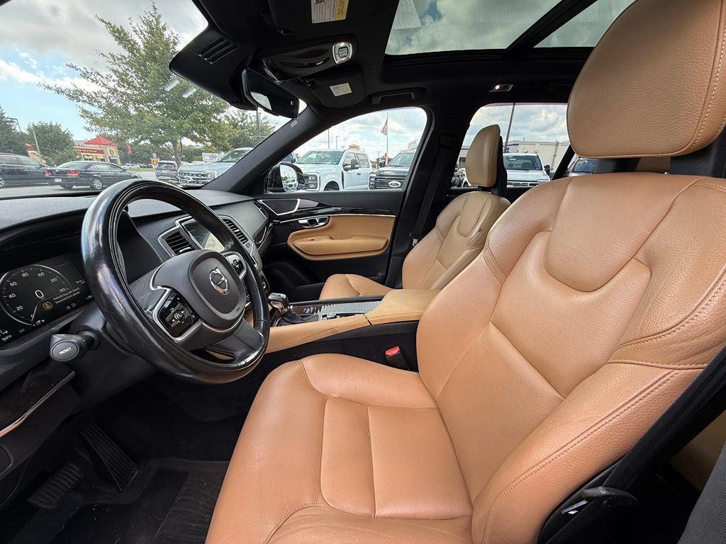 Used 2018 Volvo XC90 T5 Momentum w/ Convenience Package AWD/4WD image 7