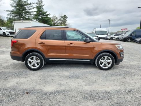 Used 2017 Ford Explorer XLT w/ Equipment Group 202A image 6