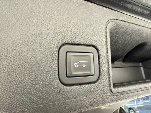 Used 2023 GMC Terrain SLT w/ Infotainment Package II AWD/4WD image 8
