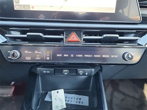 New 2025 Kia Niro EX image 22