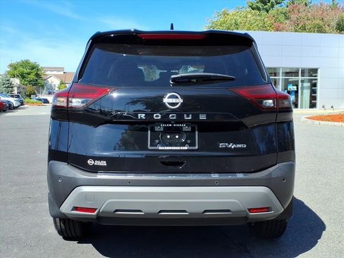 Used 2022 Nissan Rogue SV w/ SV Premium Package image 5