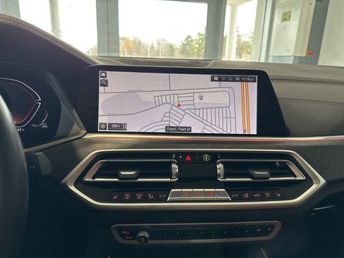 Used 2022 BMW X5 xDrive40i w/ M Sport Package image 25