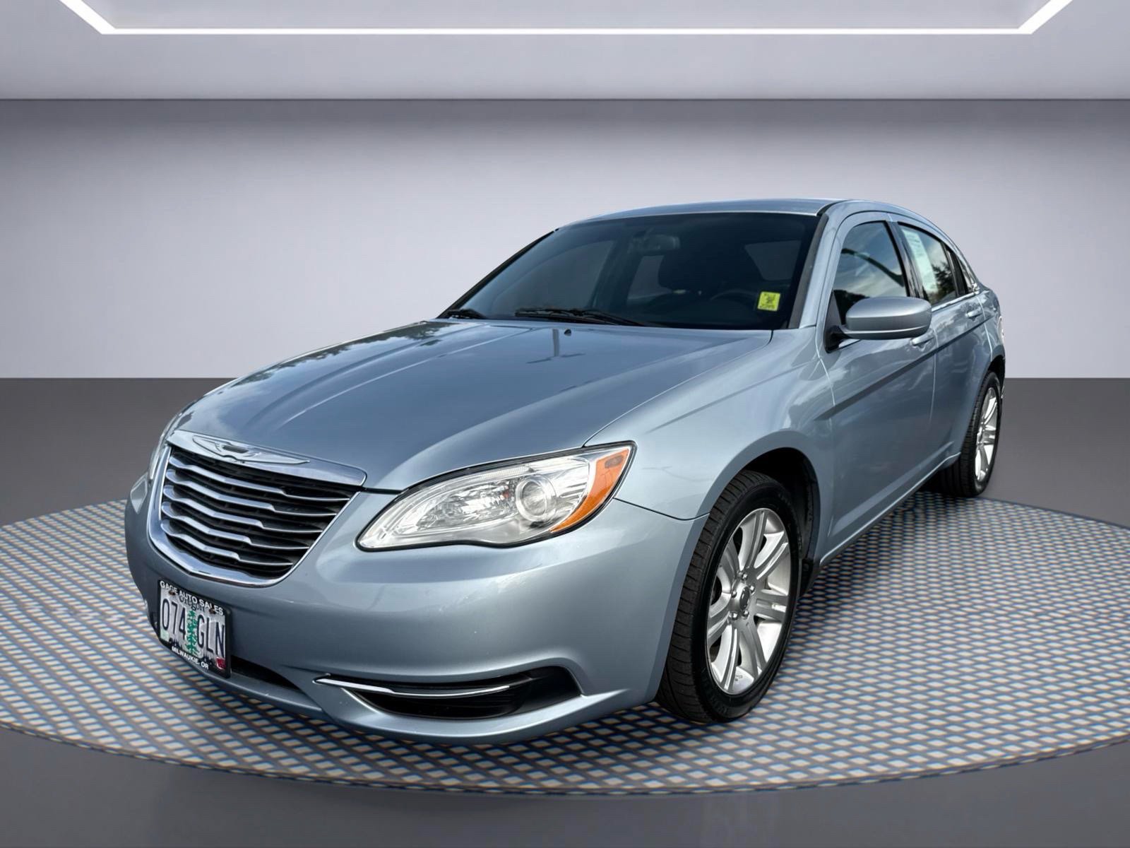 Used 2013 Chrysler 200 Touring FWD image 2