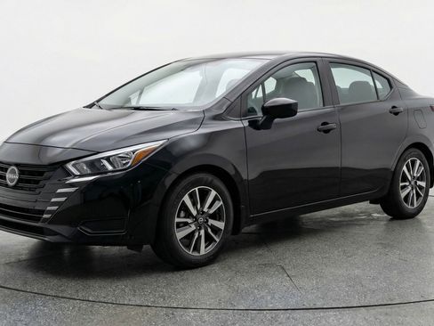 Used 2025 Nissan Versa SV image 3