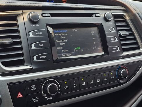 Used 2016 Toyota Highlander LE AWD/4WD image 30