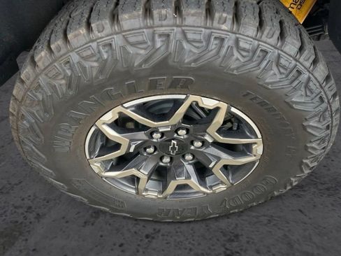 Used 2026 Chevrolet Colorado ZR2 w/ Technology Package AWD/4WD image 39