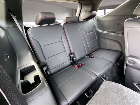 Used 2025 Chevrolet Traverse RS image 26