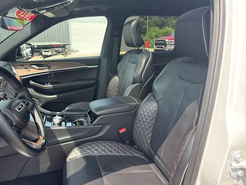 Used 2021 Jeep Grand Cherokee L Summit w/ Luxury Tech Group V AWD/4WD image 27