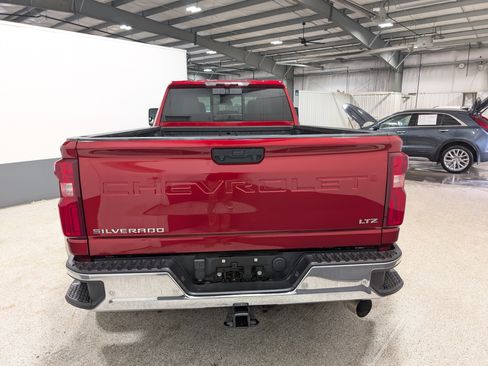 Used 2025 Chevrolet Silverado 3500 LTZ w/ LTZ Plus Package AWD/4WD image 4
