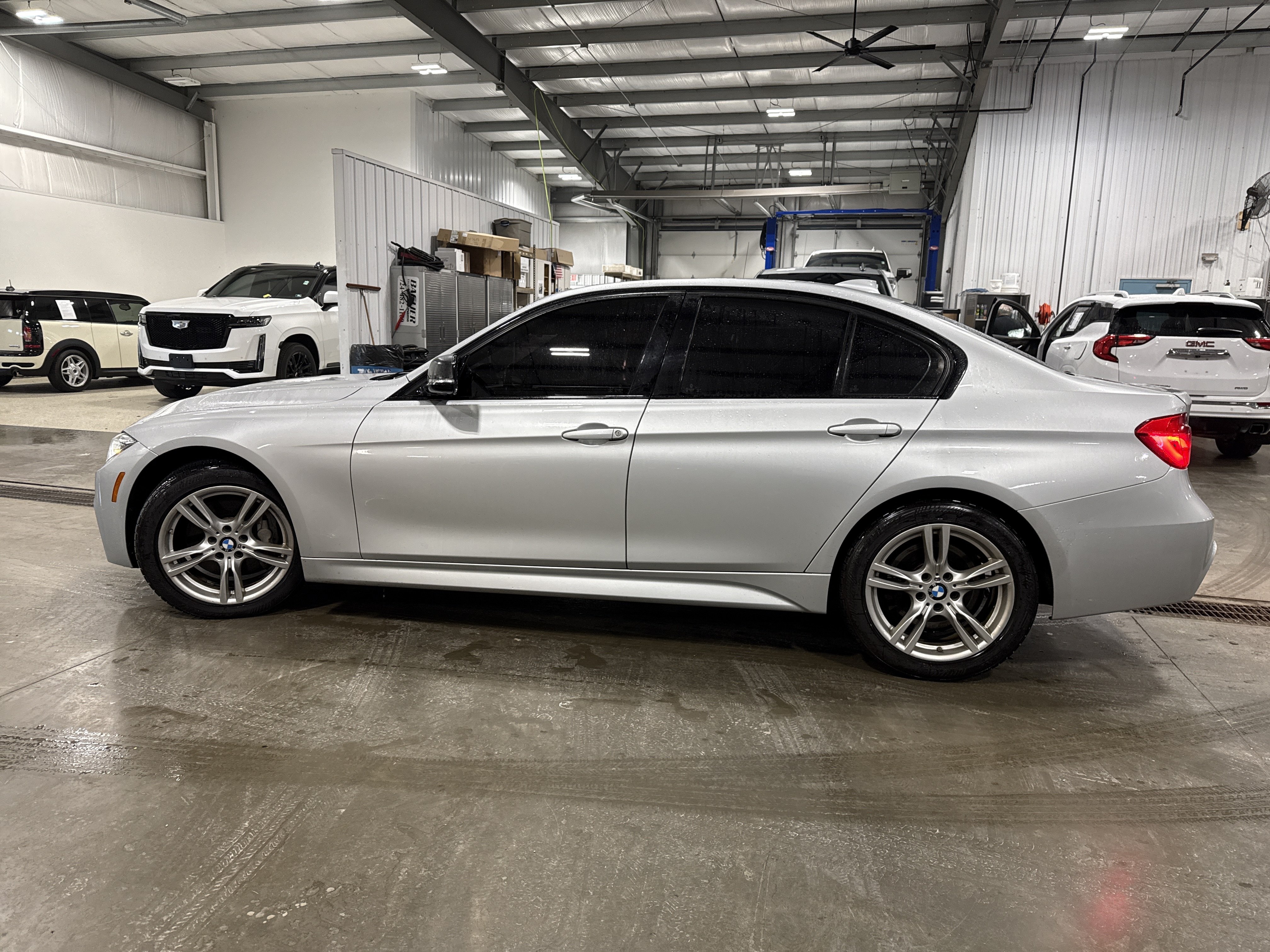 Used 2018 BMW 330i xDrive Sedan AWD/4WD image 5