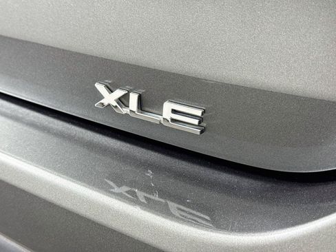 Used 2023 Toyota Highlander XLE FWD image 10