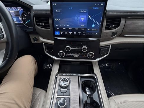 Used 2022 Ford Expedition Max Limited image 29