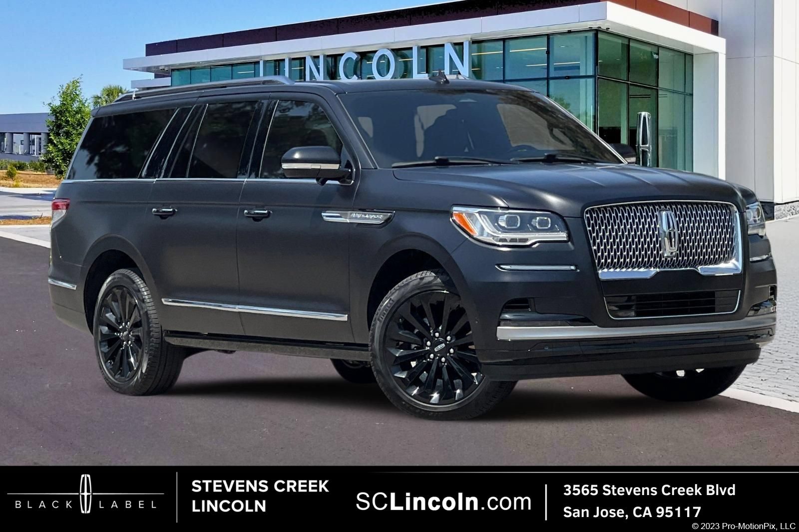 Certified 2024 Lincoln Navigator L Reserve AWD/4WD image 1