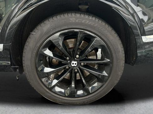 Used 2021 Bentley Bentayga image 18