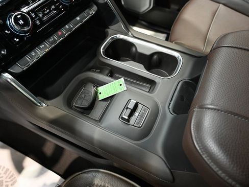 Used 2024 GMC Sierra 3500 Denali image 21