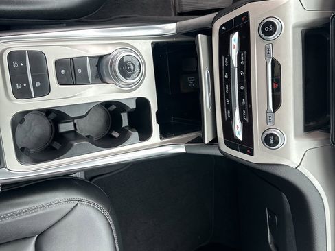 Used 2022 Ford Explorer XLT w/ Equipment Group 202A image 17