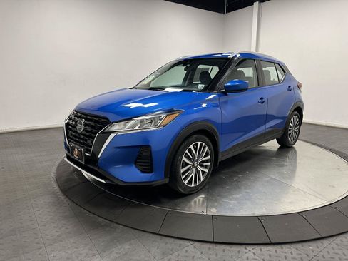 Used 2021 Nissan Kicks SV FWD image 1