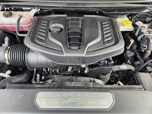 Used 2025 Jeep Wagoneer 4WD image 31