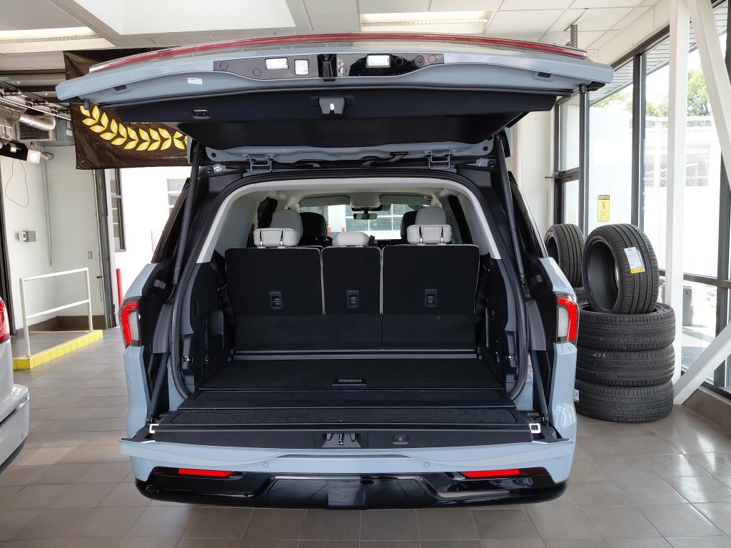 New 2026 Lincoln Navigator Premiere AWD/4WD image 26