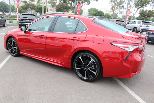 Used 2019 Toyota Camry XSE FWD image 8