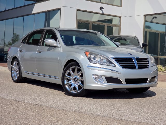Used 2011 Hyundai Equus Signature RWD image 2