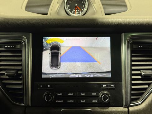 Used 2018 Porsche Macan S image 34