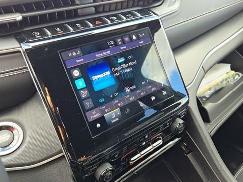 Certified 2023 Jeep Grand Cherokee Altitude image 11