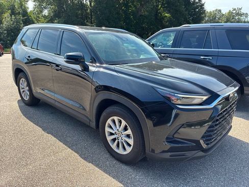 Used 2026 Toyota Grand Highlander FWD image 2