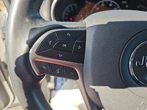 Used 2022 Jeep Grand Cherokee Limited w/ Trailer Tow Group IV image 19