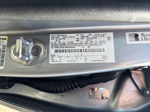 Used 2021 Ford Escape SE w/ SE Sport Appearance Package FWD image 30